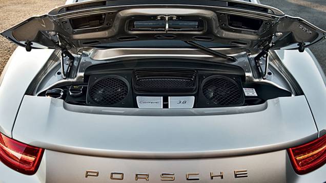 Cobertura nõa dá acesso ao motor central | <a href="https://gutenberg.quatrorodas.abril.com.br/carros/testes/porsche-911-carrera-s-716751.shtml" rel="migration">Leia mais</a> Cobertura nõa dá acesso ao motor central | <a href="https://gutenberg.quatrorodas.abril.com.br/carros/testes/porsche-911-carrera-s-716751.shtml" rel="migration">Leia mais</a>