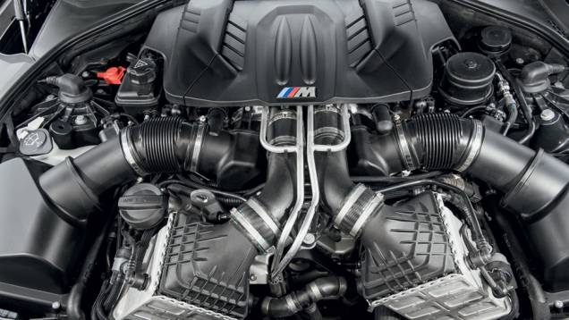 <a href="https://gutenberg.quatrorodas.abril.com.br/carros/comparativos/bmw-m5-x-mercedes-benz-63-amg-737606.shtml" rel="migration">Leia mais</a> <a href="https://gutenberg.quatrorodas.abril.com.br/carros/comparativos/bmw-m5-x-mercedes-benz-63-amg-737606.shtml" rel="migration">Leia mais</a>