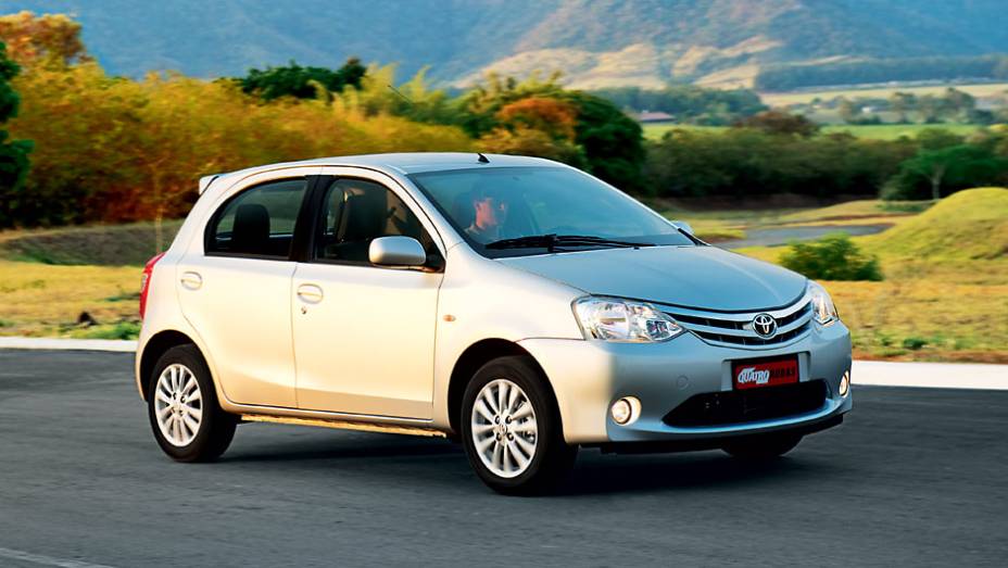 Pacote XLS inclui rodas de liga, aerofólio e faróis de neblina | <a href="https://gutenberg.quatrorodas.abril.com.br/carros/testes/toyota-etios-714860.shtml" rel="migration">Leia mais</a>