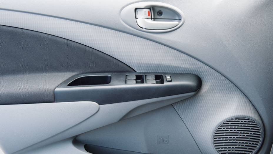 As laterais das portas são bem-acabadas | <a href="https://gutenberg.quatrorodas.abril.com.br/carros/testes/toyota-etios-714860.shtml" rel="migration">Leia mais</a>