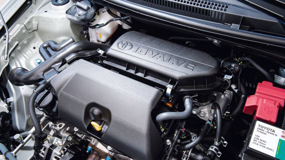 Motor 1.5 gera 96,5 cv de potência com etanol | <a href="https://gutenberg.quatrorodas.abril.com.br/carros/testes/toyota-etios-714860.shtml" rel="migration">Leia mais</a>