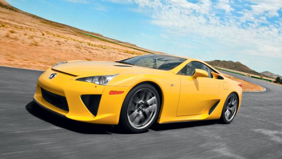 O V10 do LFA gera 560 cv, mais que Ferrari California ou Porsche 911 Turbo | <a href="https://gutenberg.quatrorodas.abril.com.br/carros/impressoes/lexus-lfa-715295.shtml" rel="migration">Leia mais</a>