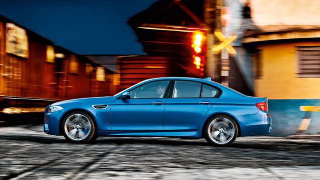 O M5 fez de 0 a 100 km/h em 4,2 segundos | <a href="https://gutenberg.quatrorodas.abril.com.br/carros/testes/bmw-m5-4-4-v8-714834.shtml" rel="migration">Leia mais</a> O M5 fez de 0 a 100 km/h em 4,2 segundos | <a href="https://gutenberg.quatrorodas.abril.com.br/carros/testes/bmw-m5-4-4-v8-714834.shtml" rel="migration">Leia mais</a>
