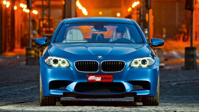 As grandes tomadas de ar são características dos BMW preparados pela Motorsport | <a href="https://gutenberg.quatrorodas.abril.com.br/carros/testes/bmw-m5-4-4-v8-714834.shtml" rel="migration">Leia mais</a> As grandes tomadas de ar são características dos BMW preparados pela Motorsport | <a href="https://gutenberg.quatrorodas.abril.com.br/carros/testes/bmw-m5-4-4-v8-714834.shtml" rel="migration">Leia mais</a>