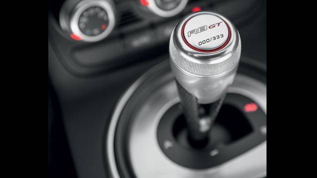 <a href="https://gutenberg.quatrorodas.abril.com.br/carros/testes/audi-r8-gt-spyder-736694.shtml" rel="migration">Leia mais</a> <a href="https://gutenberg.quatrorodas.abril.com.br/carros/testes/audi-r8-gt-spyder-736694.shtml" rel="migration">Leia mais</a>