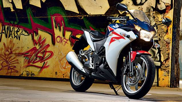 Visual inspirado na VFR 1200F, com carenagens duplas | <a href="https://gutenberg.quatrorodas.abril.com.br/moto/testes/kawasaki-ninja-300-x-honda-cbr-250r-741248.shtml" rel="migration">Leia mais</a> Visual inspirado na VFR 1200F, com carenagens duplas | <a href="https://gutenberg.quatrorodas.abril.com.br/moto/testes/kawasaki-ninja-300-x-honda-cbr-250r-741248.shtml" rel="migration">Leia mais</a>