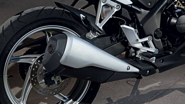 Ponteira da Honda tem menos sofisticação | <a href="https://gutenberg.quatrorodas.abril.com.br/moto/testes/kawasaki-ninja-300-x-honda-cbr-250r-741248.shtml" rel="migration">Leia mais</a> Ponteira da Honda tem menos sofisticação | <a href="https://gutenberg.quatrorodas.abril.com.br/moto/testes/kawasaki-ninja-300-x-honda-cbr-250r-741248.shtml" rel="migration">Leia mais</a>
