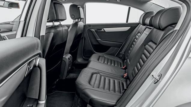 Ele oferece uma das cabines mais espaçosas | <a href="https://gutenberg.quatrorodas.abril.com.br/carros/comparativos/sedas-executivos-725990.shtml" rel="migration">Leia mais</a> Ele oferece uma das cabines mais espaçosas | <a href="https://gutenberg.quatrorodas.abril.com.br/carros/comparativos/sedas-executivos-725990.shtml" rel="migration">Leia mais</a>
