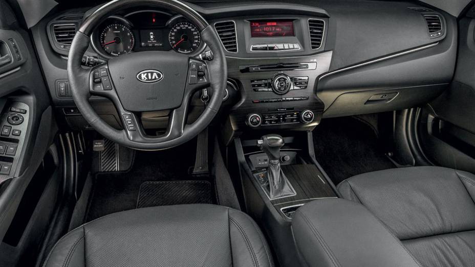 Painel vai mudar com chegada da linha 2014 | <a href="https://gutenberg.quatrorodas.abril.com.br/carros/comparativos/sedas-executivos-725990.shtml" rel="migration">Leia mais</a> Painel vai mudar com chegada da linha 2014 | <a href="https://gutenberg.quatrorodas.abril.com.br/carros/comparativos/sedas-executivos-725990.shtml" rel="migration">Leia mais</a>