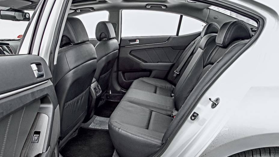 ...o Cadenza tem o mesmo espaço interno | <a href="https://gutenberg.quatrorodas.abril.com.br/carros/comparativos/sedas-executivos-725990.shtml" rel="migration">Leia mais</a> ...o Cadenza tem o mesmo espaço interno | <a href="https://gutenberg.quatrorodas.abril.com.br/carros/comparativos/sedas-executivos-725990.shtml" rel="migration">Leia mais</a>