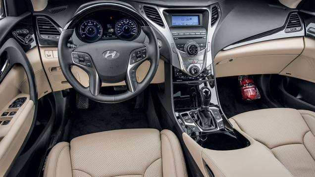 Interior claro reforça visual mais jovem | <a href="https://gutenberg.quatrorodas.abril.com.br/carros/comparativos/sedas-executivos-725990.shtml" rel="migration">Leia mais</a> Interior claro reforça visual mais jovem | <a href="https://gutenberg.quatrorodas.abril.com.br/carros/comparativos/sedas-executivos-725990.shtml" rel="migration">Leia mais</a>