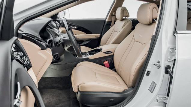 O Azera é o modelo que tem o maior espaço... | <a href="https://gutenberg.quatrorodas.abril.com.br/carros/comparativos/sedas-executivos-725990.shtml" rel="migration">Leia mais</a> O Azera é o modelo que tem o maior espaço... | <a href="https://gutenberg.quatrorodas.abril.com.br/carros/comparativos/sedas-executivos-725990.shtml" rel="migration">Leia mais</a>