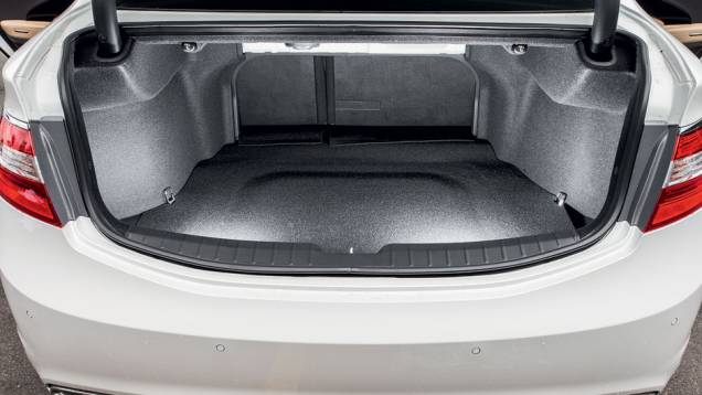 Para acomodar a bagagem, são 461 litros | <a href="https://gutenberg.quatrorodas.abril.com.br/carros/comparativos/sedas-executivos-725990.shtml" rel="migration">Leia mais</a> Para acomodar a bagagem, são 461 litros | <a href="https://gutenberg.quatrorodas.abril.com.br/carros/comparativos/sedas-executivos-725990.shtml" rel="migration">Leia mais</a>
