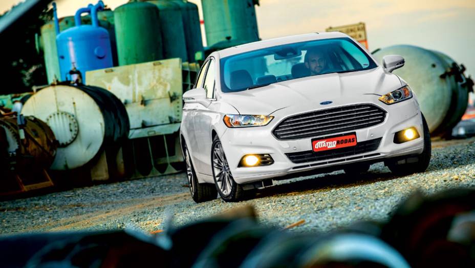 Grade estilo bocão: nova identidade visual da Ford | <a href="https://gutenberg.quatrorodas.abril.com.br/carros/testes/ford-fusion-2-0-ecoboost-725620.shtml" rel="migration">Leia mais</a>