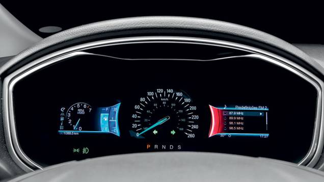 Telas digitais ladeiam o velocímetro | <a href="https://gutenberg.quatrorodas.abril.com.br/carros/testes/ford-fusion-2-0-ecoboost-725620.shtml" rel="migration">Leia mais</a> Telas digitais ladeiam o velocímetro | <a href="https://gutenberg.quatrorodas.abril.com.br/carros/testes/ford-fusion-2-0-ecoboost-725620.shtml" rel="migration">Leia mais</a>