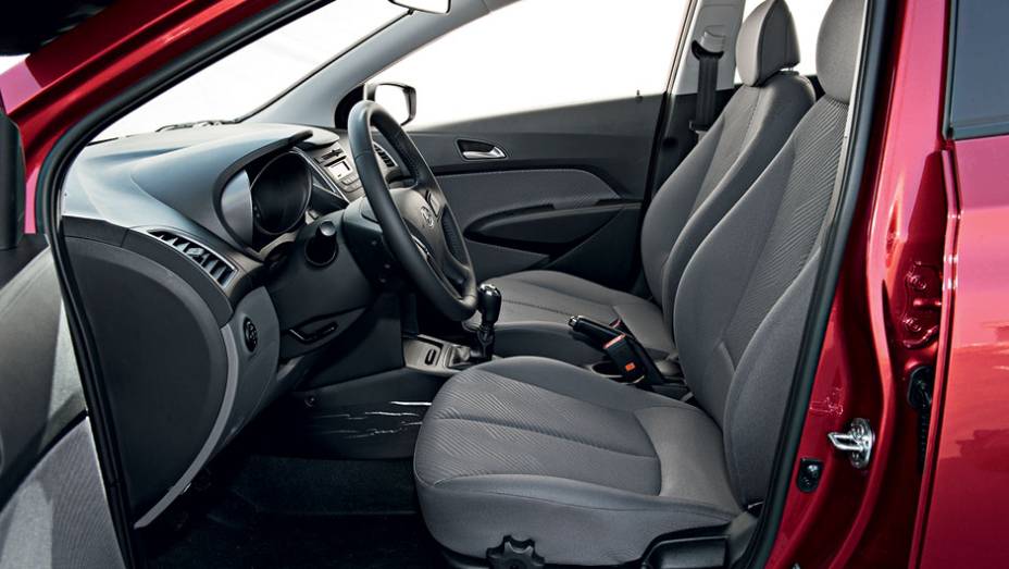 Banco com ajuste de altura é de série em todos os modelos | <a href="https://gutenberg.quatrorodas.abril.com.br/carros/comparativos/hyundai-hb20-1-0-x-1-6-725959.shtml" rel="migration">Leia mais</a> Banco com ajuste de altura é de série em todos os modelos | <a href="https://gutenberg.quatrorodas.abril.com.br/carros/comparativos/hyundai-hb20-1-0-x-1-6-725959.shtml" rel="migration">Leia mais</a>