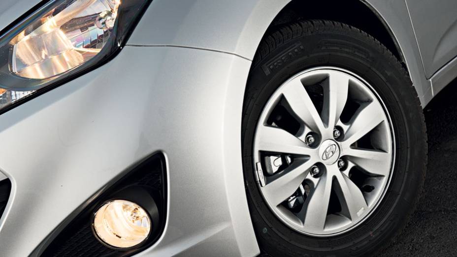 Comfort Style, aro 14 | <a href="https://gutenberg.quatrorodas.abril.com.br/carros/comparativos/hyundai-hb20-1-0-x-1-6-725959.shtml" rel="migration">Leia mais</a> Comfort Style, aro 14 | <a href="https://gutenberg.quatrorodas.abril.com.br/carros/comparativos/hyundai-hb20-1-0-x-1-6-725959.shtml" rel="migration">Leia mais</a>