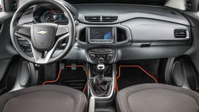 Bancos são envolventes e usam tecido agradável ao toque | <a href="https://gutenberg.quatrorodas.abril.com.br/carros/testes/chevrolet-onix-725300.shtml" rel="migration">Leia mais</a> Bancos são envolventes e usam tecido agradável ao toque | <a href="https://gutenberg.quatrorodas.abril.com.br/carros/testes/chevrolet-onix-725300.shtml" rel="migration">Leia mais</a>
