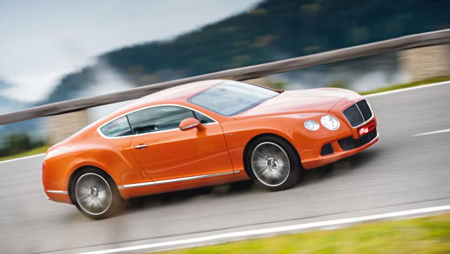 Nova versão ganhou 50 cv e um câmbio de oito marchas | <a href="https://gutenberg.quatrorodas.abril.com.br/carros/impressoes/bentley-continental-gt-speed-725615.shtml" rel="migration">Leia mais</a>