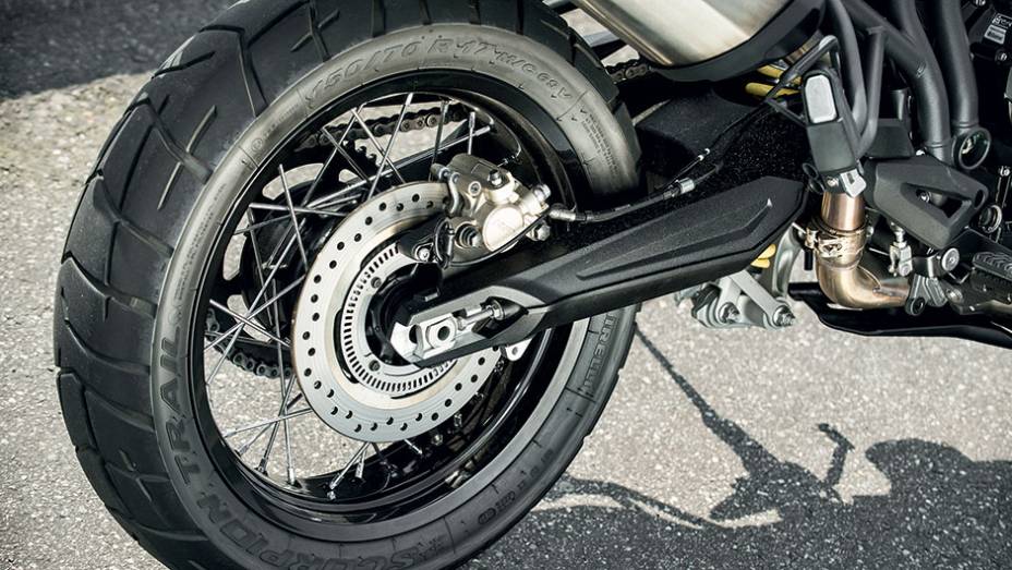 ABS da Tiger tem melhor sensibilidade ao pé | <a href="https://gutenberg.quatrorodas.abril.com.br/moto/testes/bmw-f-800-gs-x-triumph-tiger-800-xc-741460.shtml" rel="migration">Leia mais</a>