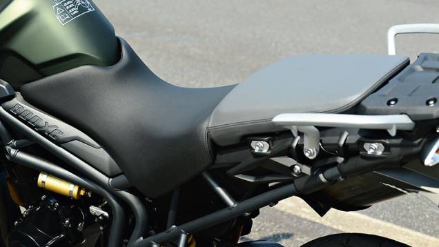 Banco bipartido, mais largo e confortável na Triumph | <a href="https://gutenberg.quatrorodas.abril.com.br/moto/testes/bmw-f-800-gs-x-triumph-tiger-800-xc-741460.shtml" rel="migration">Leia mais</a> Banco bipartido, mais largo e confortável na Triumph | <a href="https://gutenberg.quatrorodas.abril.com.br/moto/testes/bmw-f-800-gs-x-triumph-tiger-800-xc-741460.shtml" rel="migration">Leia mais</a>