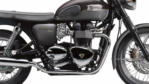 Corpo da injeção apenas imita um carburador | <a href="https://gutenberg.quatrorodas.abril.com.br/moto/testes/triumph-bonneville-t100-741213.shtml" rel="migration">Leia mais</a> Corpo da injeção apenas imita um carburador | <a href="https://gutenberg.quatrorodas.abril.com.br/moto/testes/triumph-bonneville-t100-741213.shtml" rel="migration">Leia mais</a>