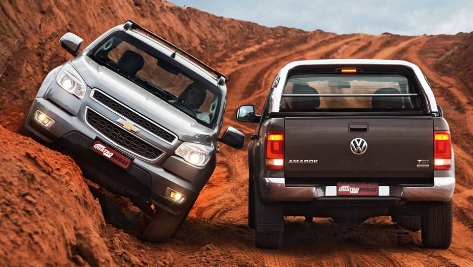 Faróis da S10 são os únicos com canhão projetor | <a href="https://gutenberg.quatrorodas.abril.com.br/carros/comparativos/s10-x-ranger-x-amarok-729763.shtml" rel="migration">Leia mais</a>