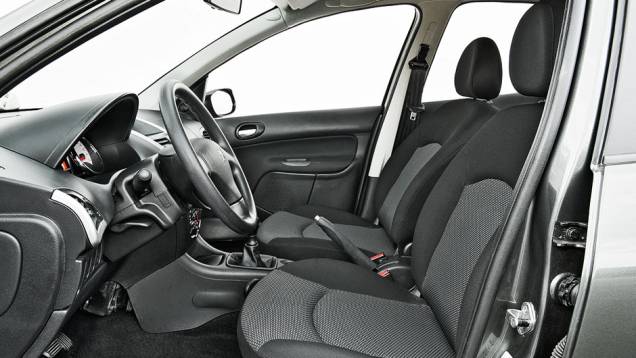 Os bancos ganharam... | <a href="https://gutenberg.quatrorodas.abril.com.br/carros/comparativos/hatches-compactos-729449.shtml" rel="migration">Leia mais</a> Os bancos ganharam... | <a href="https://gutenberg.quatrorodas.abril.com.br/carros/comparativos/hatches-compactos-729449.shtml" rel="migration">Leia mais</a>