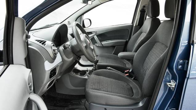 Banco do motorista apoia bem | <a href="https://gutenberg.quatrorodas.abril.com.br/carros/comparativos/hatches-compactos-729449.shtml" rel="migration">Leia mais</a> Banco do motorista apoia bem | <a href="https://gutenberg.quatrorodas.abril.com.br/carros/comparativos/hatches-compactos-729449.shtml" rel="migration">Leia mais</a>