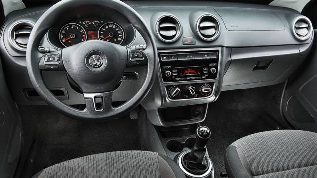 Arquitetura eletrônica permite instalação de novos equipamentos | <a href="https://gutenberg.quatrorodas.abril.com.br/carros/comparativos/hatches-compactos-729449.shtml" rel="migration">Leia mais</a> Arquitetura eletrônica permite instalação de novos equipamentos | <a href="https://gutenberg.quatrorodas.abril.com.br/carros/comparativos/hatches-compactos-729449.shtml" rel="migration">Leia mais</a>