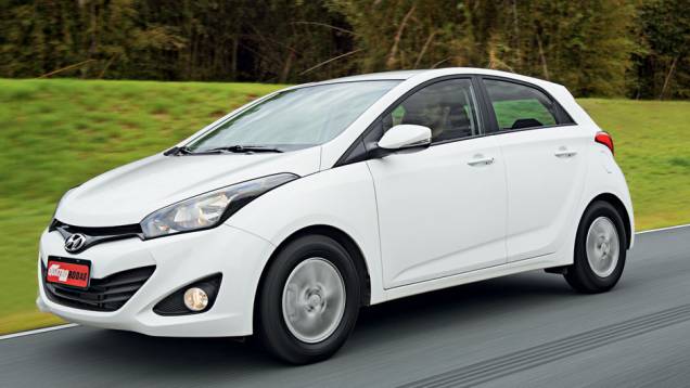 O HB20 herdou o estilo "escultura fluida" da marca | <a href="https://gutenberg.quatrorodas.abril.com.br/carros/comparativos/hatches-compactos-729449.shtml" rel="migration">Leia mais</a> O HB20 herdou o estilo "escultura fluida" da marca | <a href="https://gutenberg.quatrorodas.abril.com.br/carros/comparativos/hatches-compactos-729449.shtml" rel="migration">Leia mais</a>