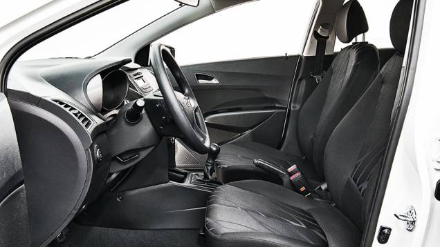 ...e diferente da básica... | <a href="https://gutenberg.quatrorodas.abril.com.br/carros/comparativos/hatches-compactos-729449.shtml" rel="migration">Leia mais</a> ...e diferente da básica... | <a href="https://gutenberg.quatrorodas.abril.com.br/carros/comparativos/hatches-compactos-729449.shtml" rel="migration">Leia mais</a>
