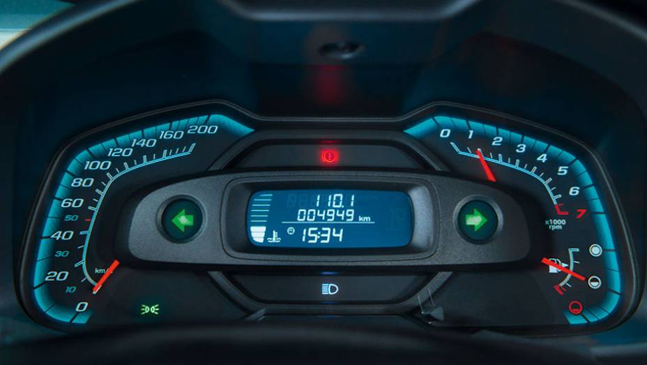 Computador de bordo é item de série | <a href="https://gutenberg.quatrorodas.abril.com.br/carros/comparativos/chevrolet-onix-x-chevrolet-agile-729371.shtml" rel="migration">Leia mais</a>