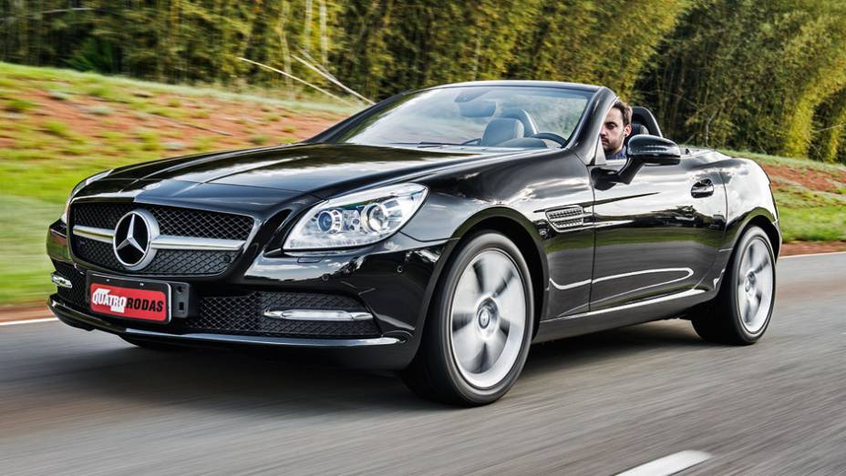 Mercedes traz rodas de liga leve aro 17 | <a href="https://gutenberg.quatrorodas.abril.com.br/carros/comparativos/bmw-z4-sdrive-2-0i-x-mercedes-benz-slk-250-729203.shtml" rel="migration">Leia mais</a>