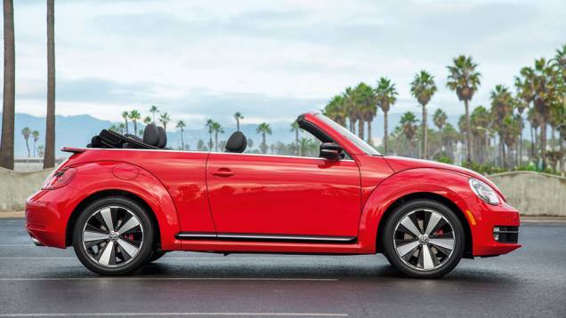 ...mas 11 para erguê-la e encaixá-la na moldura do para-brisa | <a href="https://gutenberg.quatrorodas.abril.com.br/carros/impressoes/vw-fusca-cabrio-729186.shtml" rel="migration">Leia mais</a> ...mas 11 para erguê-la e encaixá-la na moldura do para-brisa | <a href="https://gutenberg.quatrorodas.abril.com.br/carros/impressoes/vw-fusca-cabrio-729186.shtml" rel="migration">Leia mais</a>