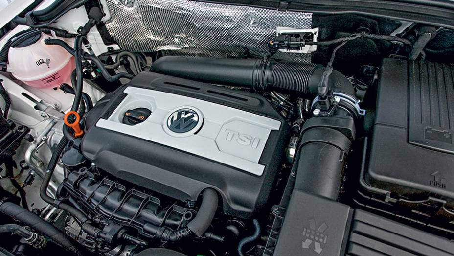 O motor 2.0 TSI é o mesmo da versão "normal" | <a href="https://gutenberg.quatrorodas.abril.com.br/carros/lancamentos/vw-tiguan-r-line-726908.shtml" rel="migration">Leia mais</a>