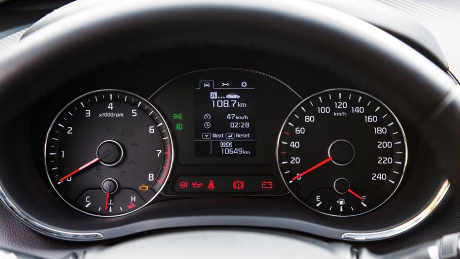 Quadro de instrumentos do Cerato 2013 lembra o do VW Fox | <a href="https://gutenberg.quatrorodas.abril.com.br/carros/testes/kia-cerato-732756.shtml" rel="migration">Leia mais</a> Quadro de instrumentos do Cerato 2013 lembra o do VW Fox | <a href="https://gutenberg.quatrorodas.abril.com.br/carros/testes/kia-cerato-732756.shtml" rel="migration">Leia mais</a>