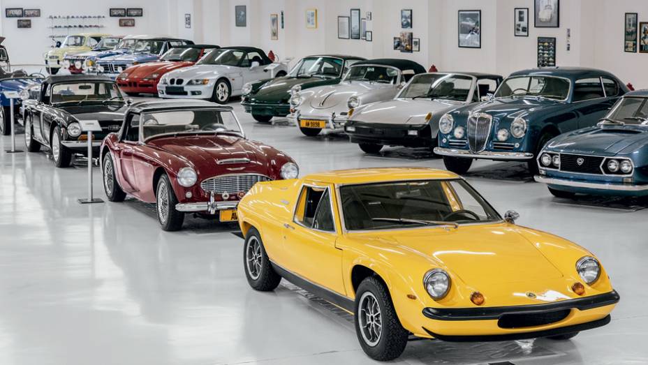 Ingleses Lotus Europa e Austin Healey puxam o cordão europeu | <a href="https://gutenberg.quatrorodas.abril.com.br/reportagens/geral/arca-tesouros-733321.shtml" rel="migration">Leia mais</a>