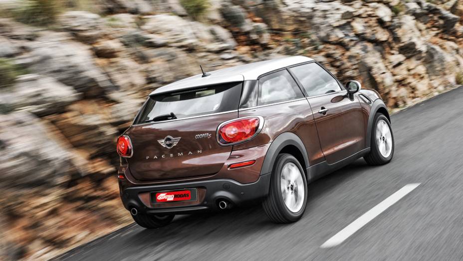 Traseira volumosa destoa do desenho elegante do perfil esportivo da carroceria | <a href="https://gutenberg.quatrorodas.abril.com.br/carros/impressoes/mini-paceman-cooper-s-733312.shtml" rel="migration">Leia mais</a>