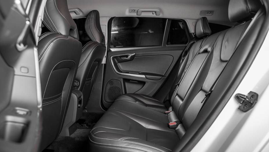 ...que só têm regulagem manual | <a href="https://gutenberg.quatrorodas.abril.com.br/carros/lancamentos/volvo-v60-t5-2-0-comfort-732853.shtml" rel="migration">Leia mais</a> ...que só têm regulagem manual | <a href="https://gutenberg.quatrorodas.abril.com.br/carros/lancamentos/volvo-v60-t5-2-0-comfort-732853.shtml" rel="migration">Leia mais</a>