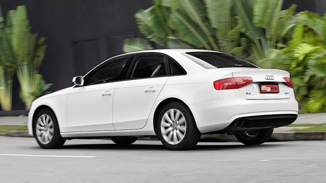 Rodas de liga com dez raios: exclusiva da versão Attraction | <a href="https://gutenberg.quatrorodas.abril.com.br/carros/lancamentos/audi-a4-attraction-734796.shtml" rel="migration">Leia mais</a> Rodas de liga com dez raios: exclusiva da versão Attraction | <a href="https://gutenberg.quatrorodas.abril.com.br/carros/lancamentos/audi-a4-attraction-734796.shtml" rel="migration">Leia mais</a>