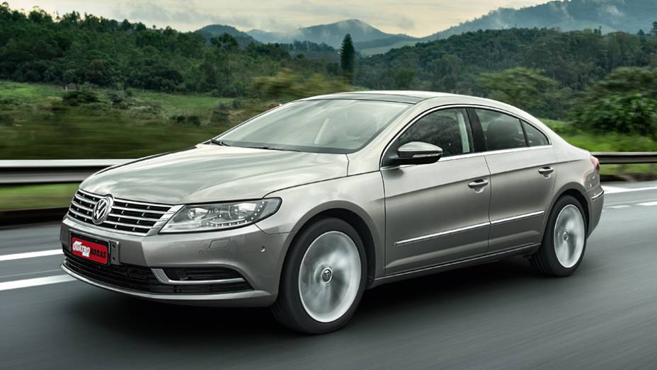 A grade dianteira cromada é igual à do VW Passat | <a href="https://gutenberg.quatrorodas.abril.com.br/carros/lancamentos/volkswagen-cc-v6-3-6-734636.shtml" rel="migration">Leia mais</a>