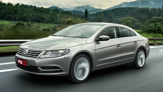 A grade dianteira cromada é igual à do VW Passat | <a href="https://gutenberg.quatrorodas.abril.com.br/carros/lancamentos/volkswagen-cc-v6-3-6-734636.shtml" rel="migration">Leia mais</a> A grade dianteira cromada é igual à do VW Passat | <a href="https://gutenberg.quatrorodas.abril.com.br/carros/lancamentos/volkswagen-cc-v6-3-6-734636.shtml" rel="migration">Leia mais</a>