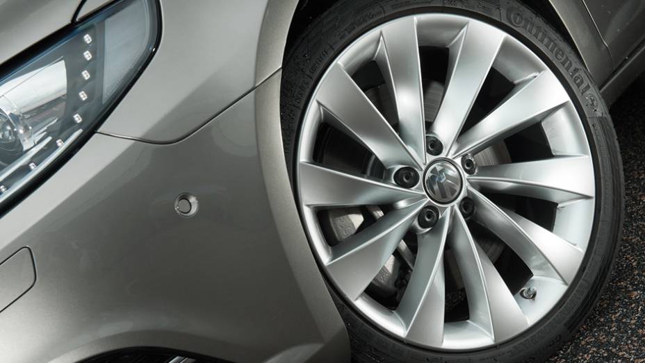 Rodas esportivas aro 18 | <a href="https://gutenberg.quatrorodas.abril.com.br/carros/lancamentos/volkswagen-cc-v6-3-6-734636.shtml" rel="migration">Leia mais</a> Rodas esportivas aro 18 | <a href="https://gutenberg.quatrorodas.abril.com.br/carros/lancamentos/volkswagen-cc-v6-3-6-734636.shtml" rel="migration">Leia mais</a>