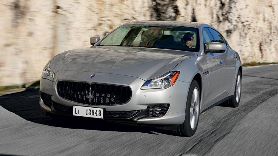 O novo Maserati ficou 16 cm maior de uma só vez | <a href="https://gutenberg.quatrorodas.abril.com.br/carros/impressoes/maserati-quattroporte-736318.shtml" rel="migration">Leia mais</a>