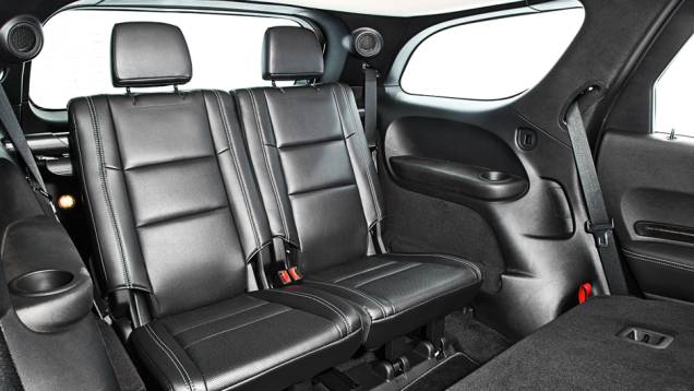 Terceira fileira oferece bom espaço e, se rebatida... | <a href="https://gutenberg.quatrorodas.abril.com.br/carros/lancamentos/dodge-durango-citadel-736456.shtml" rel="migration">Leia mais</a> Terceira fileira oferece bom espaço e, se rebatida... | <a href="https://gutenberg.quatrorodas.abril.com.br/carros/lancamentos/dodge-durango-citadel-736456.shtml" rel="migration">Leia mais</a>