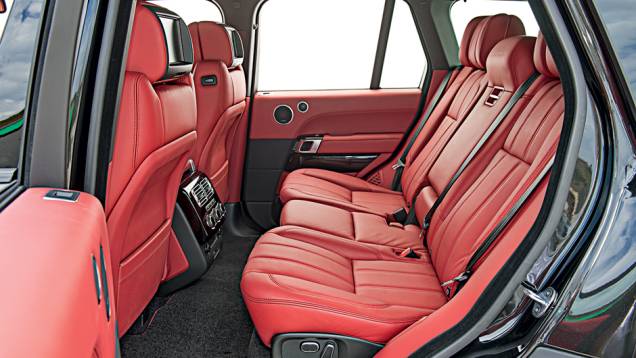 ...e nos bancos dianteiros e traseiros | <a href="https://gutenberg.quatrorodas.abril.com.br/carros/testes/land-rover-range-rover-vogue-738240.shtml" rel="migration">Leia mais</a> ...e nos bancos dianteiros e traseiros | <a href="https://gutenberg.quatrorodas.abril.com.br/carros/testes/land-rover-range-rover-vogue-738240.shtml" rel="migration">Leia mais</a>