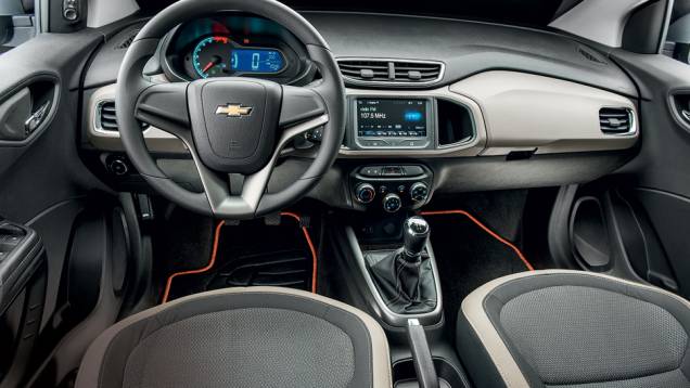 Exceto pela cor, painel é idêntico ao do Onix | <a href="https://gutenberg.quatrorodas.abril.com.br/carros/testes/chevrolet-prisma-ltz-1-4-737233.shtml" rel="migration">Leia mais</a> Exceto pela cor, painel é idêntico ao do Onix | <a href="https://gutenberg.quatrorodas.abril.com.br/carros/testes/chevrolet-prisma-ltz-1-4-737233.shtml" rel="migration">Leia mais</a>