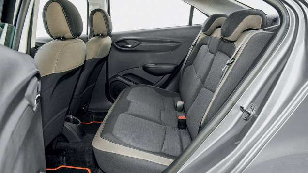 ...e traseira são melhores que os da geração anterior | <a href="https://gutenberg.quatrorodas.abril.com.br/carros/testes/chevrolet-prisma-ltz-1-4-737233.shtml" rel="migration">Leia mais</a> ...e traseira são melhores que os da geração anterior | <a href="https://gutenberg.quatrorodas.abril.com.br/carros/testes/chevrolet-prisma-ltz-1-4-737233.shtml" rel="migration">Leia mais</a>