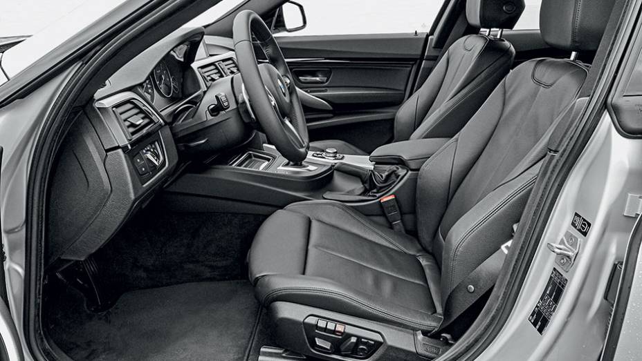 Com exceção da posição de dirigir, já que o motorista fica 6 cm mais alto que no sedã | <a href="https://gutenberg.quatrorodas.abril.com.br/carros/impressoes/bmw-335i-gt-740953.shtml" rel="migration">Leia mais</a> Com exceção da posição de dirigir, já que o motorista fica 6 cm mais alto que no sedã | <a href="https://gutenberg.quatrorodas.abril.com.br/carros/impressoes/bmw-335i-gt-740953.shtml" rel="migration">Leia mais</a>